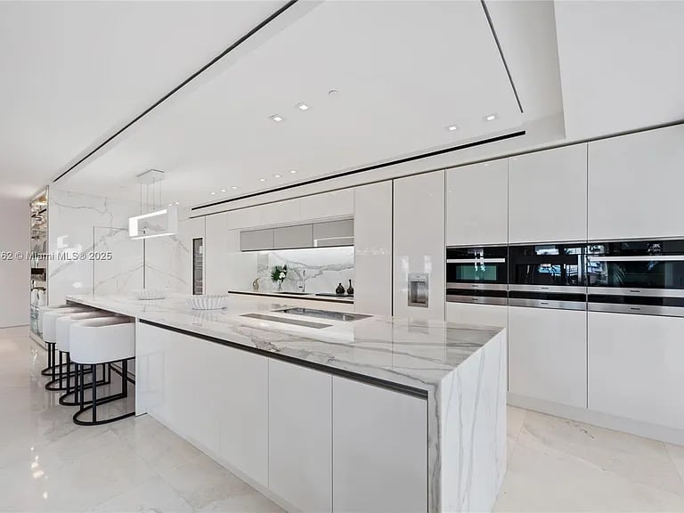 7921 Fisher Island Dr #7921