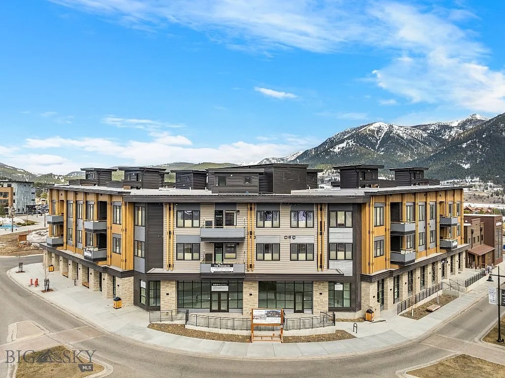 211 Town Center Ave #1D