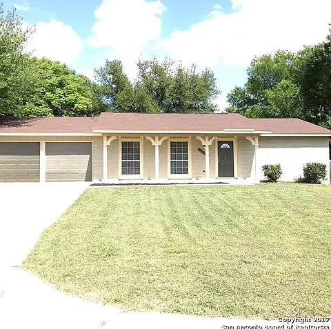 2710 Lake Mont