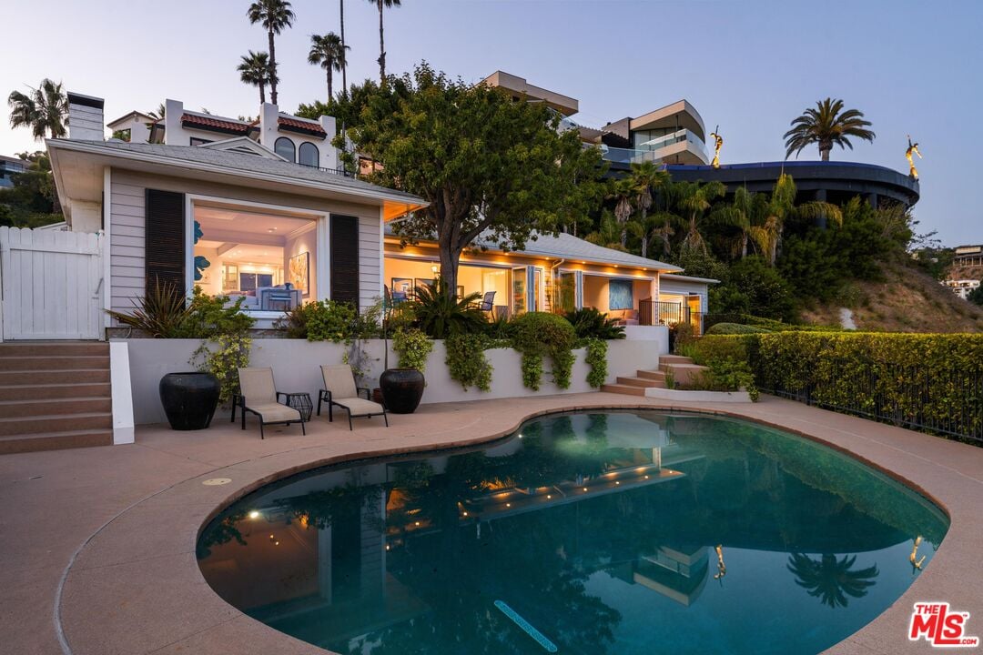 Sierra Mar Dr, 90069