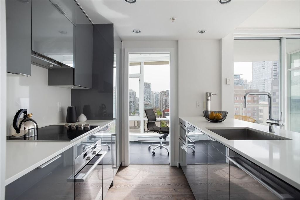 161 W Georgia St, #1508