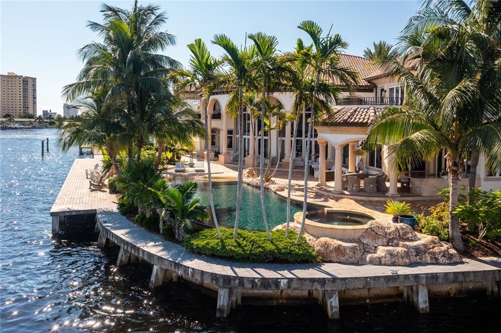 2593 SE 8th St, Pompano Beach, FL 33062