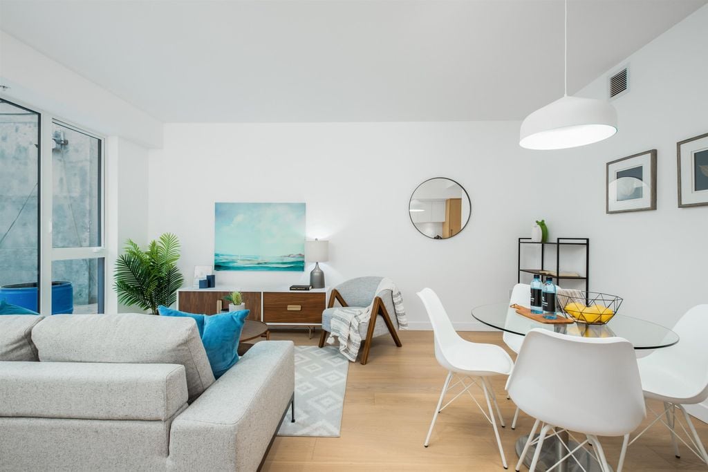 66 W King Edward Ave