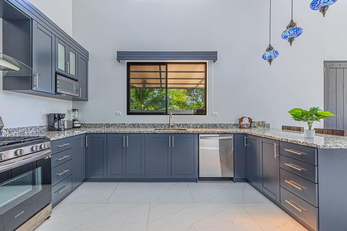 0.12 ACRES – 3 Bedrooms Newly Built Modern Home, With Pool & Privacy, Only 4min to the Beach!!!