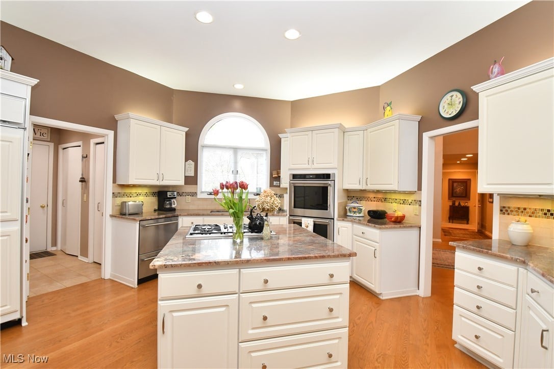 9 Longmeadow Ln