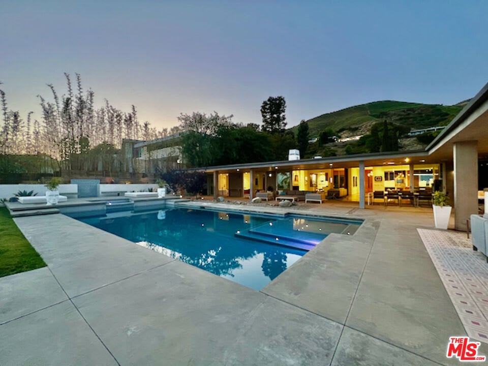 Retreat View