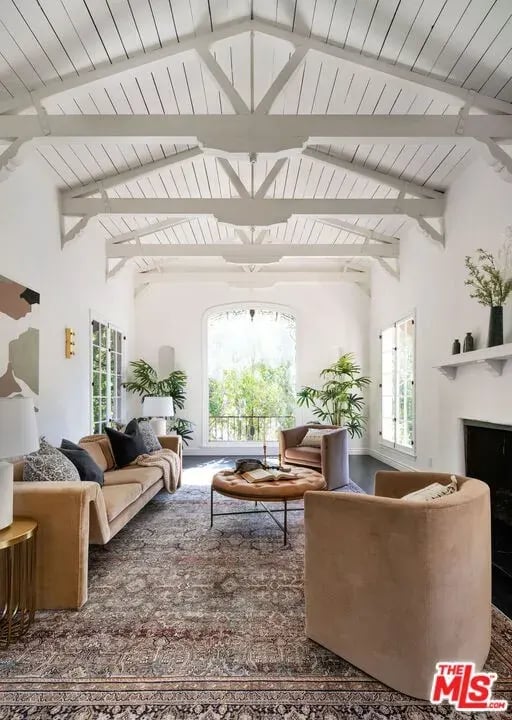 Beautiful Beachwood Canyon Spanish
