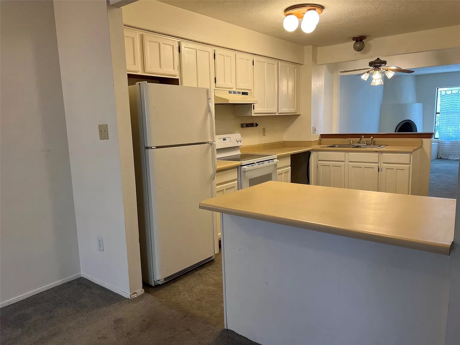 1554 Avenida De Las Americas