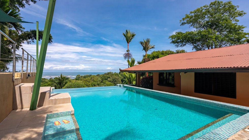 Home with White Water Views and Easy Access in Ojochal