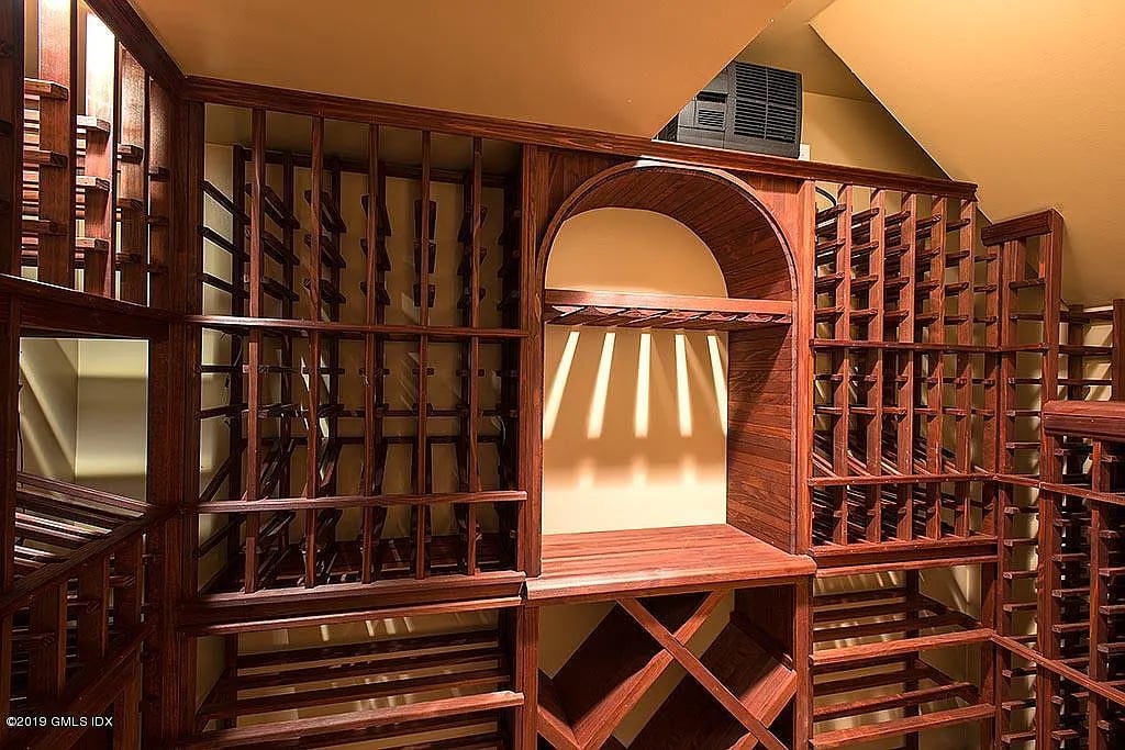 15 Mountain Laurel Dr