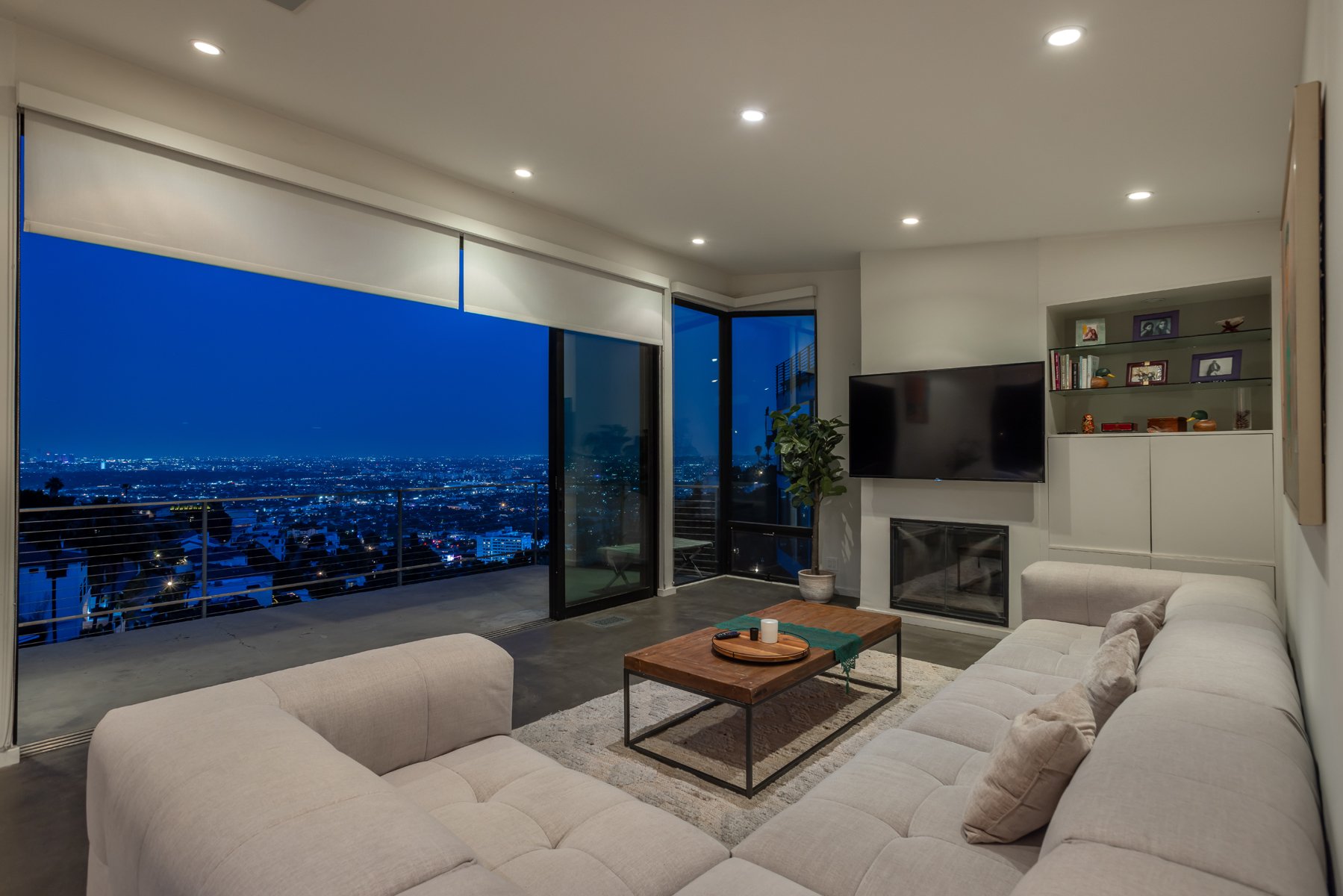 8634 Franklin Ave, Hollywood Hills 