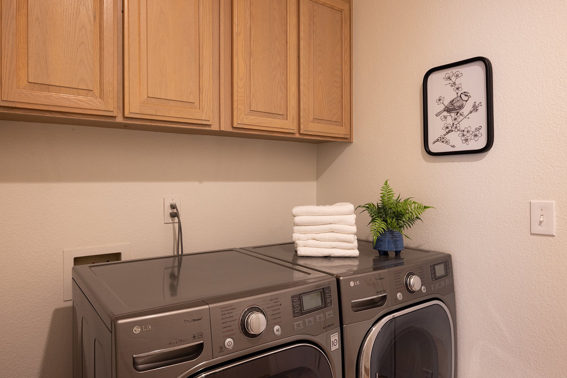 Las Palmas Living - 17776 Riverbend Road