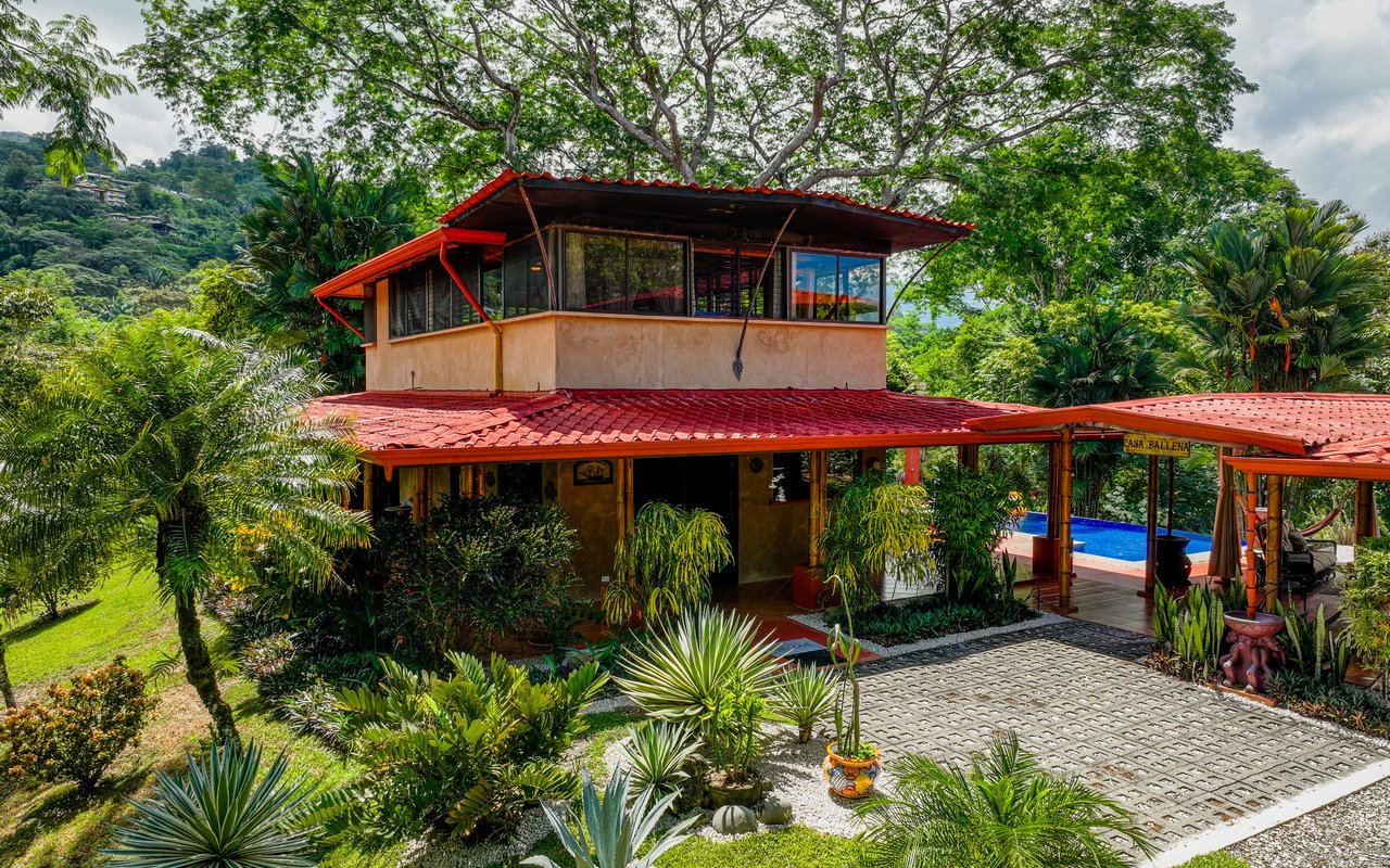 Tropical Getaway with Two Villas and Lush Gardens Near the Heart of Uvita