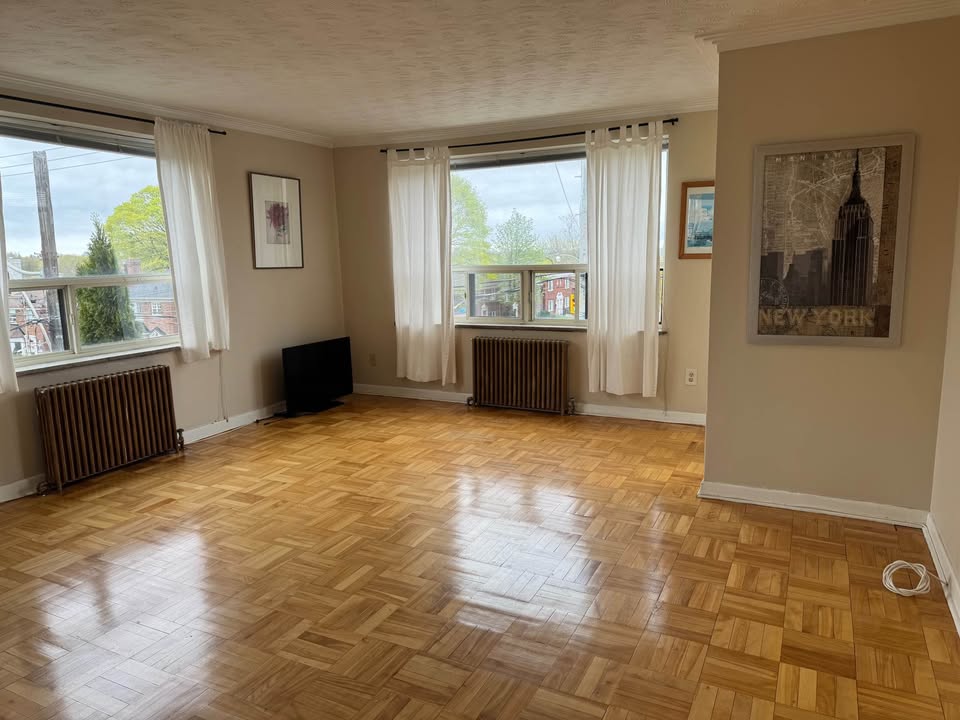 1112 Avenue Road Unit: 203
