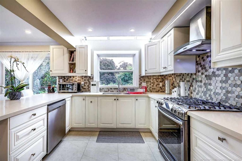 230 W 16th St, #4