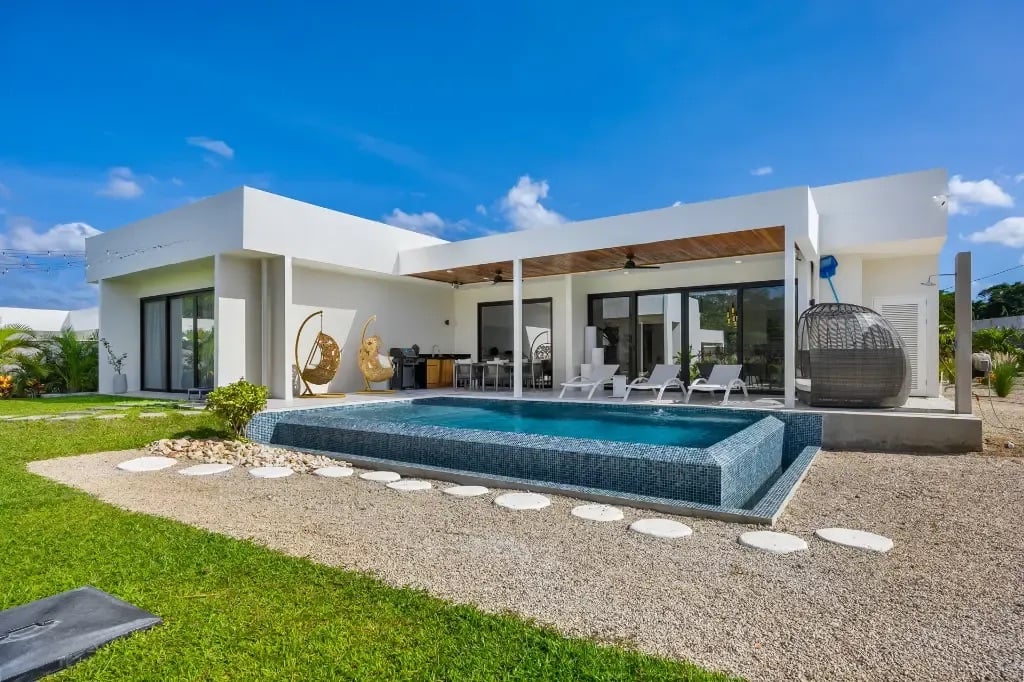 Elegant Tropical Oasis in Reserva Conchal