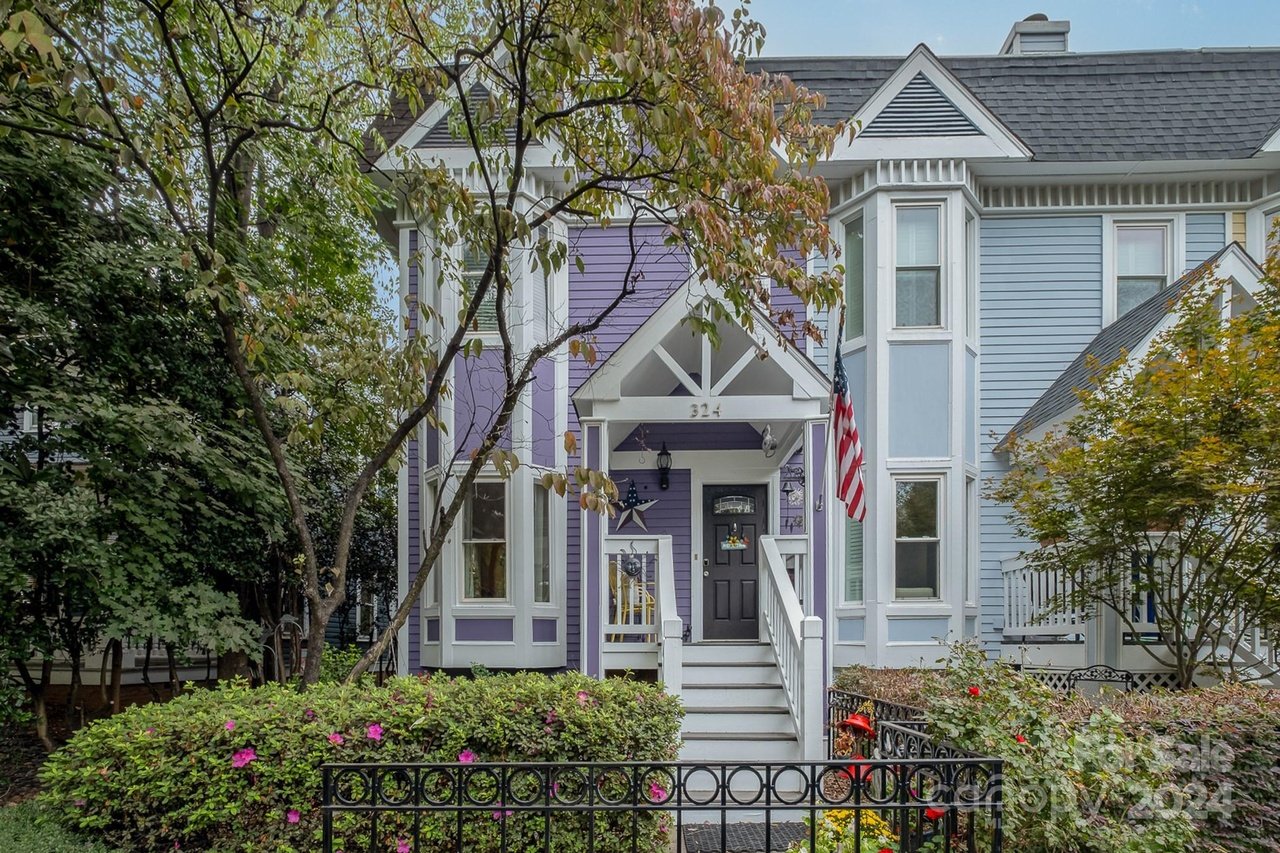 324 W 10th St