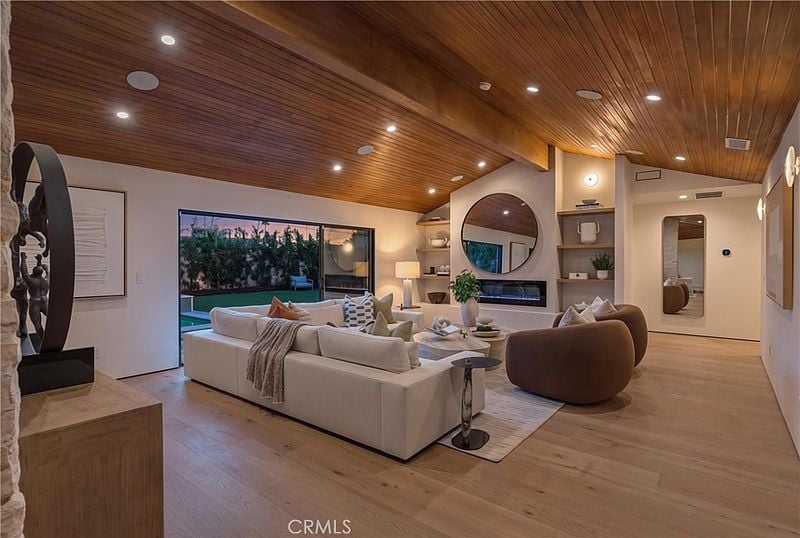 3080 Country Club Dr