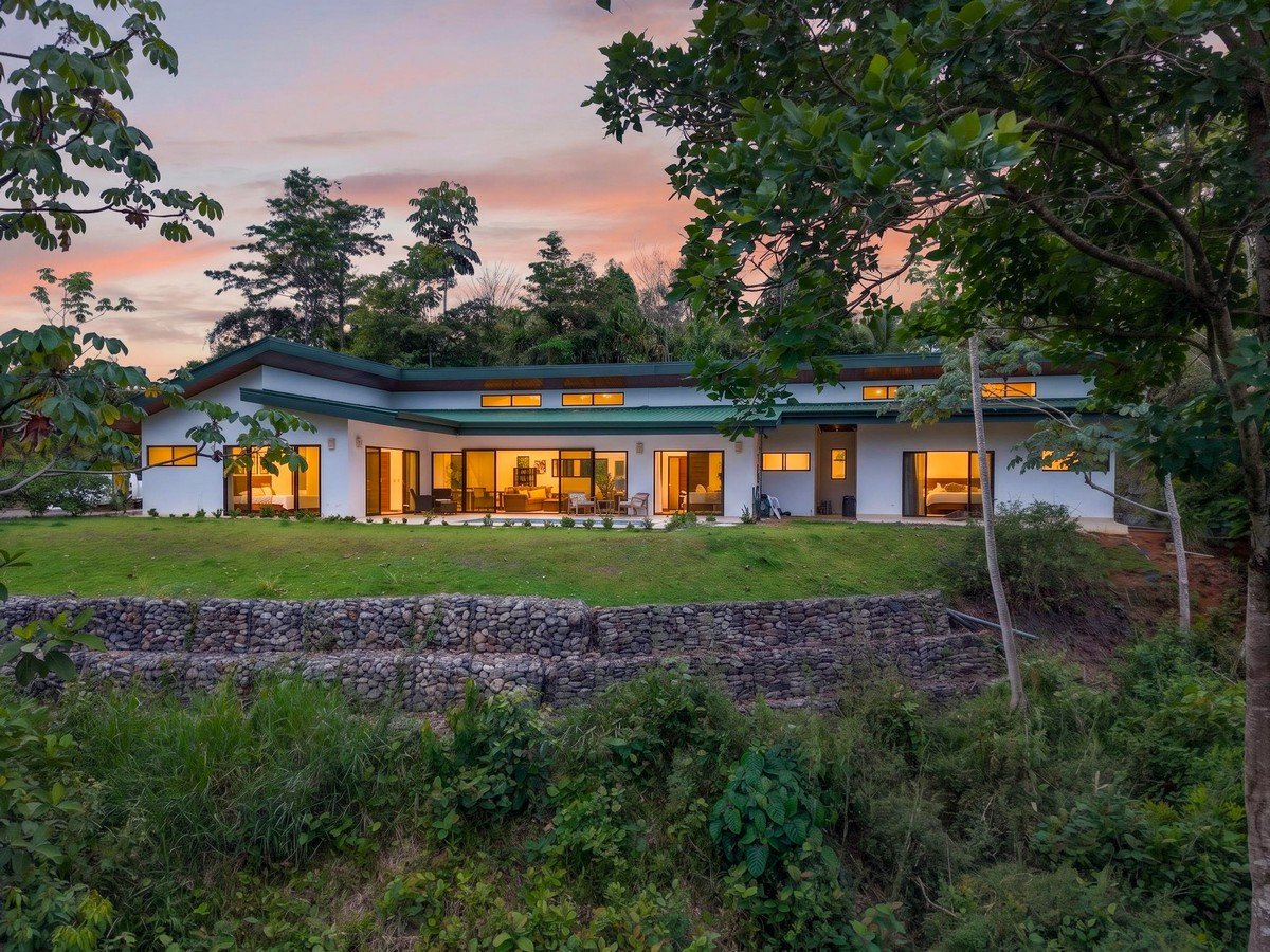 1.62 ACRES – Luxury 3 Bedroom Home Plus Guest House With Breathtaking Valley Views & Private Creek Access, Private Mountain Retreat!!!