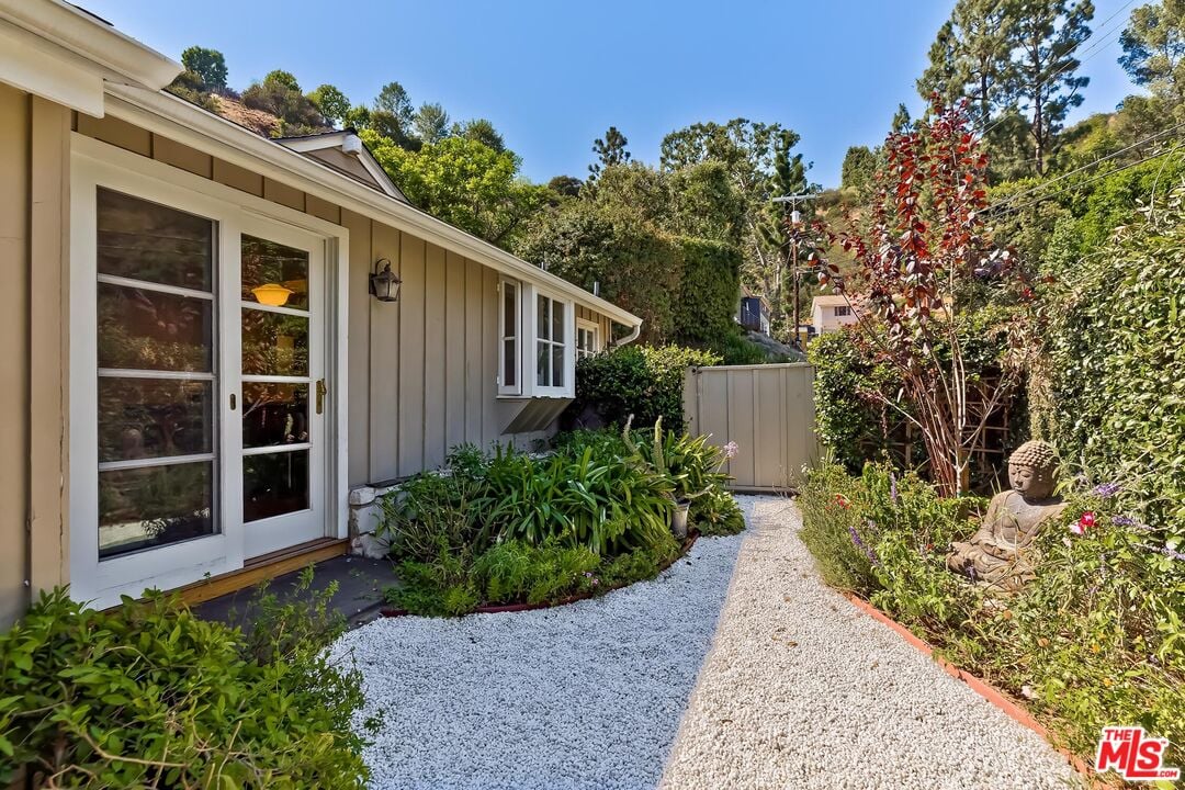 2277 Betty Ln