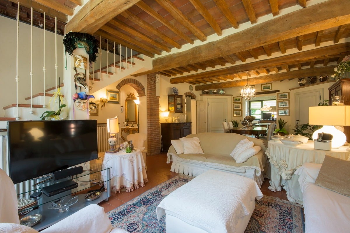 Villa In The Tuscan Hills