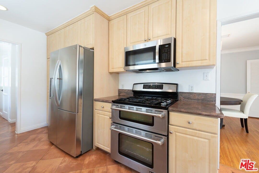 1455 S Roxbury Dr
