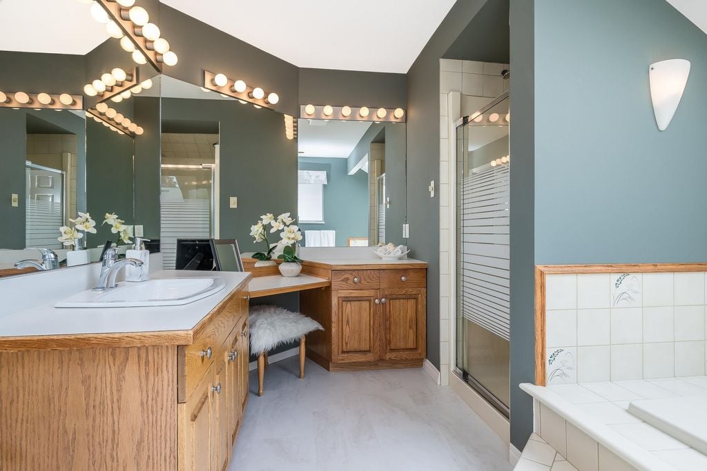 24 Ravine Dr