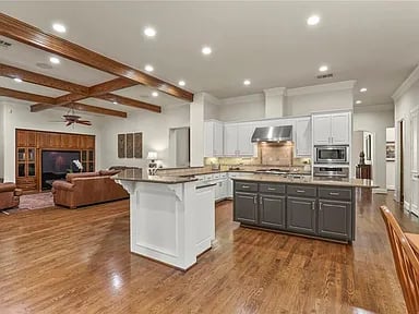 6237 Orchid Ln