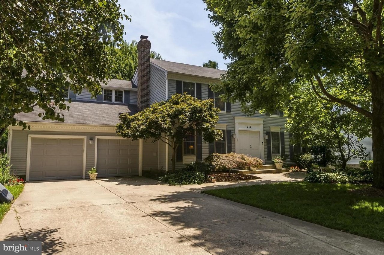 319 Locust Thorn Ct