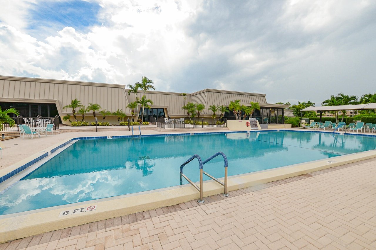 1800 SE Saint Lucie Blvd, #9-305
