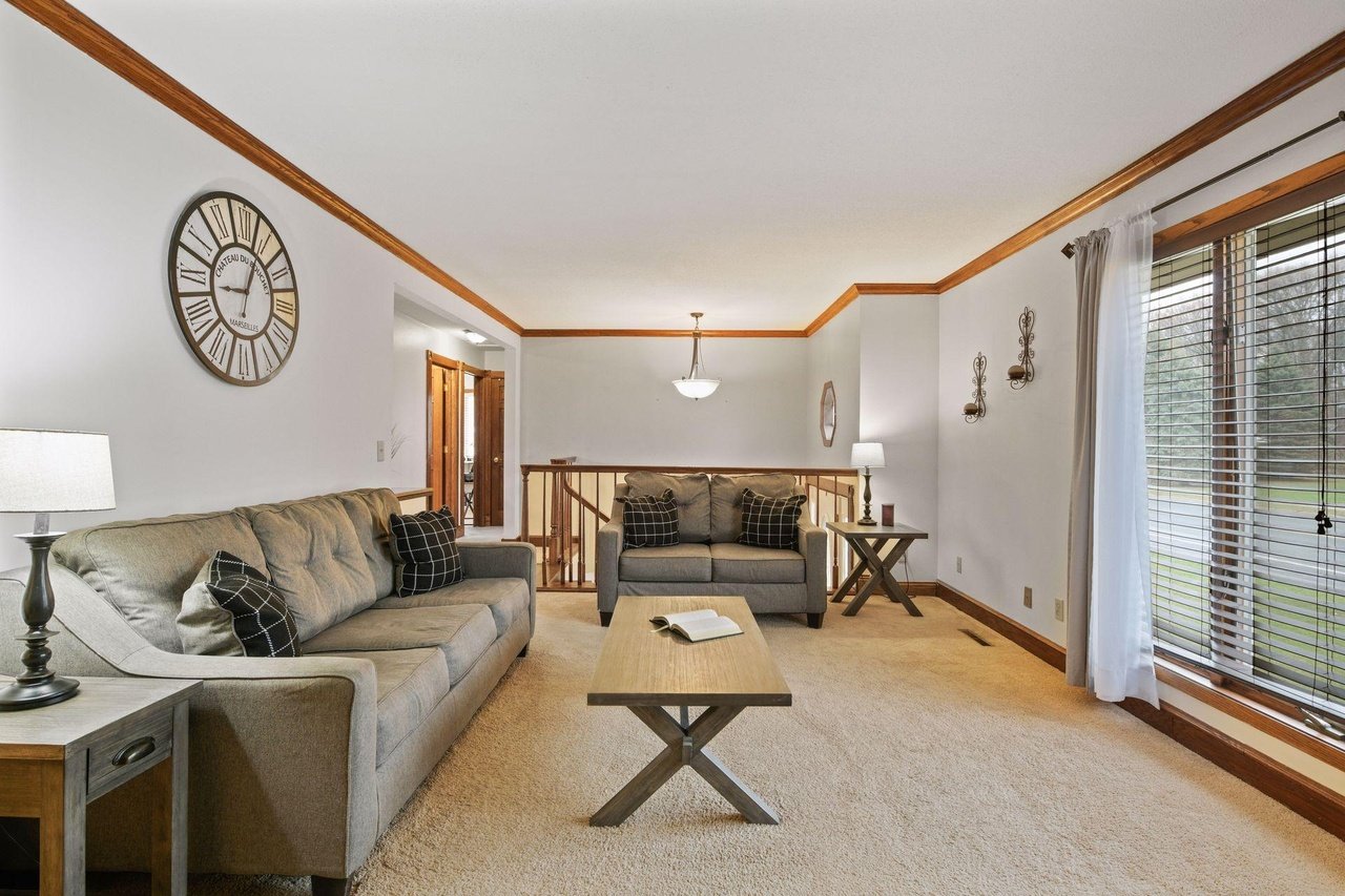 1713 Deerwood Dr