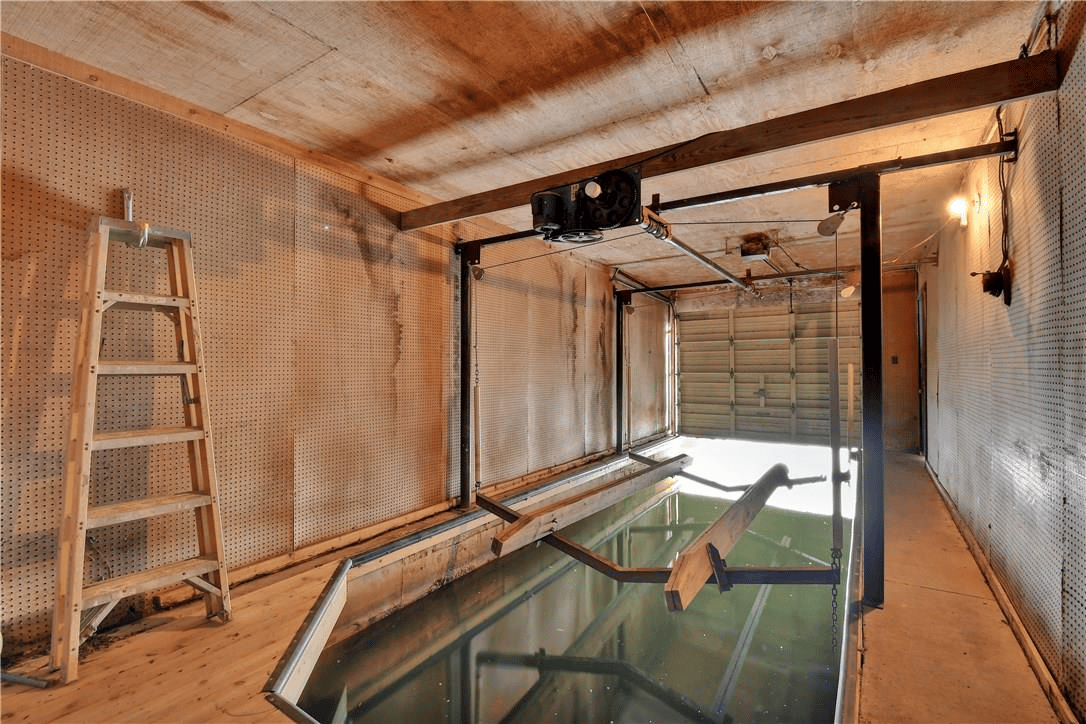 411 North Horseshoe Blvd