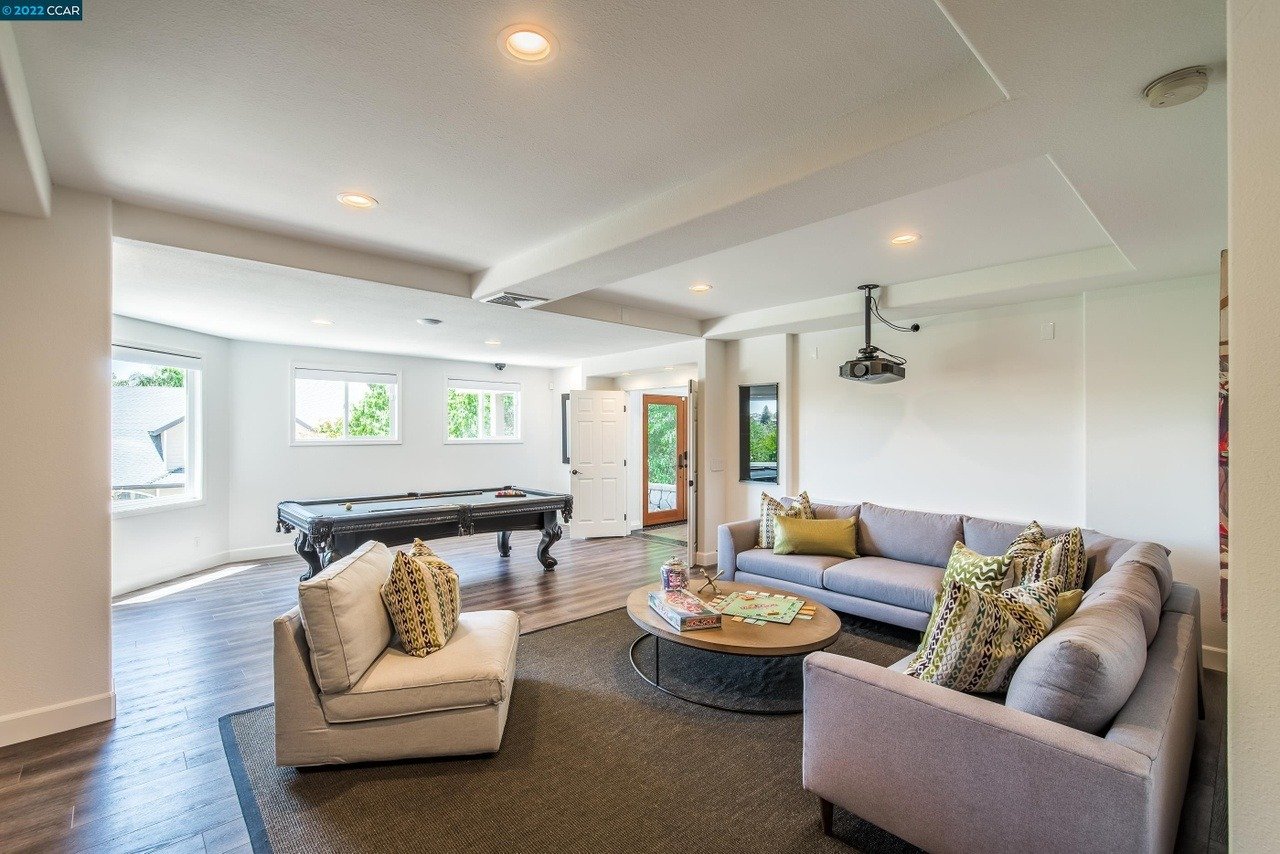 4017 Rhoda Way