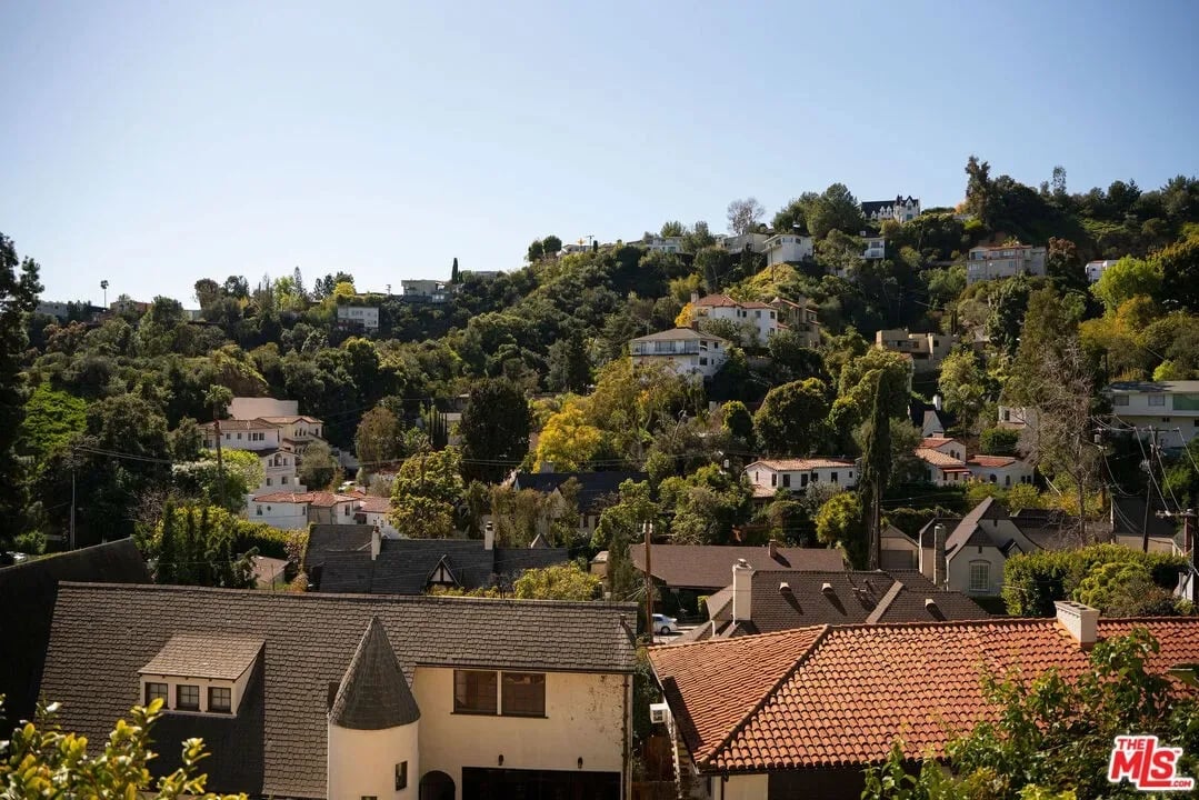 Beautiful Beachwood Canyon Spanish