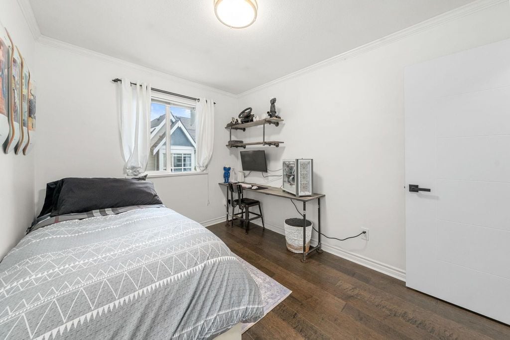 995 Lynn Valley Rd, #3