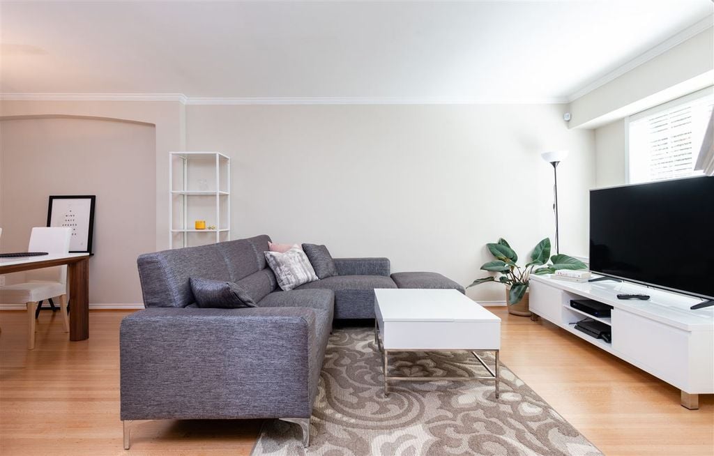 786 W 69th Ave