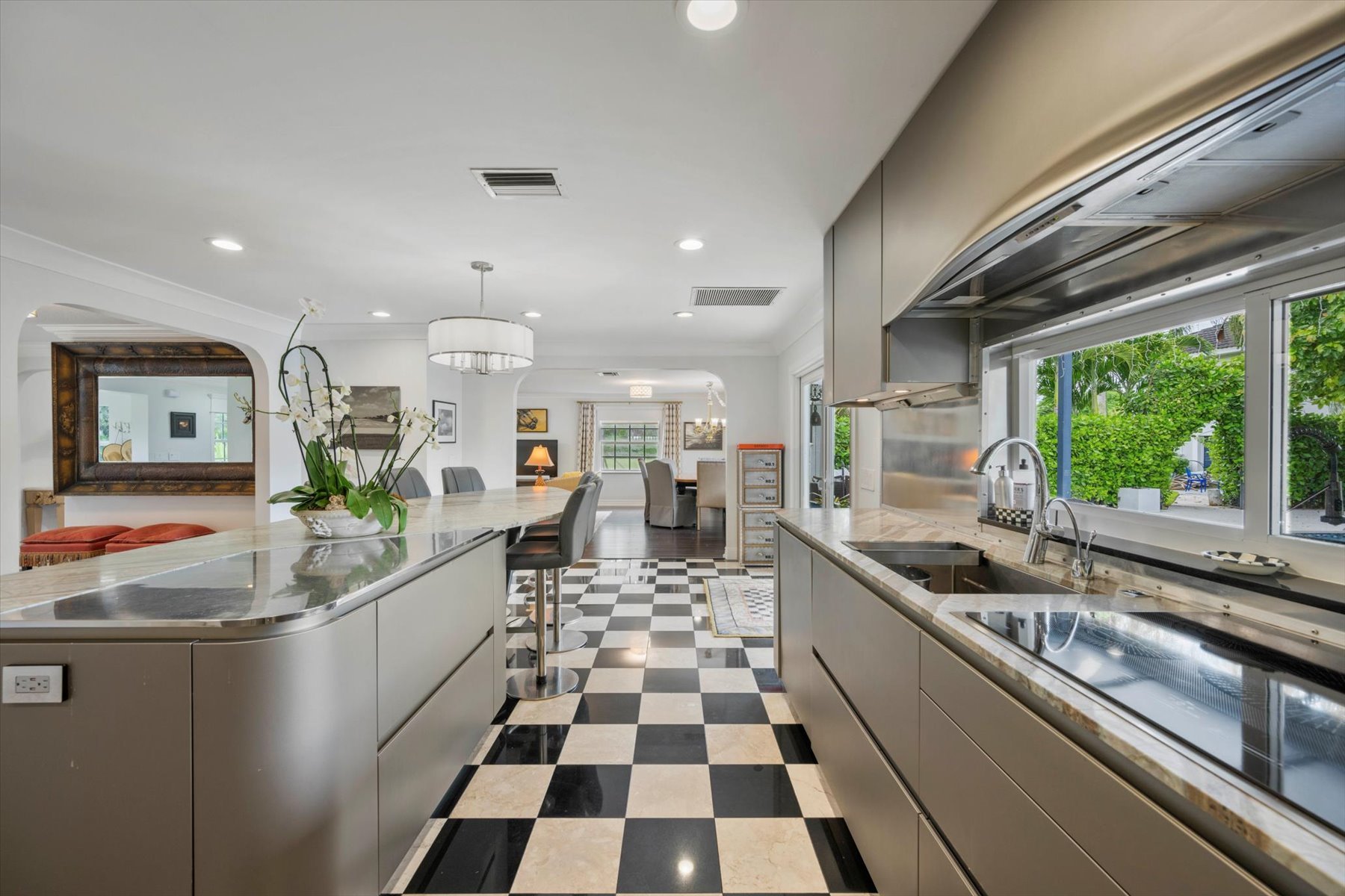 2900 Greenbriar Blvd