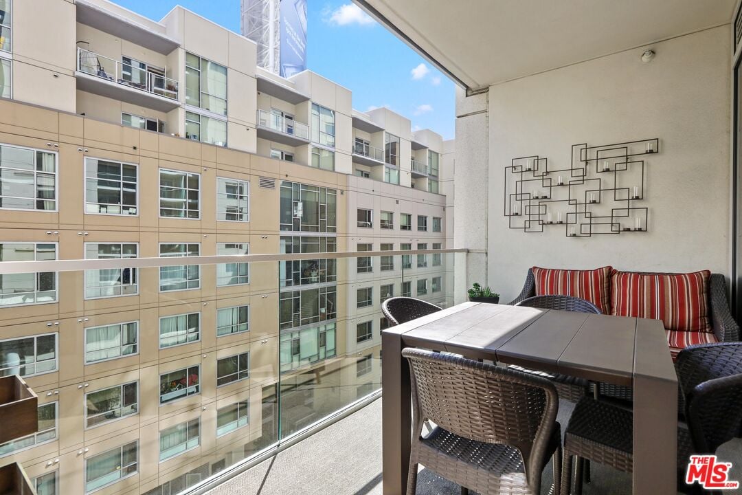 6250 Hollywood Blvd, #5J