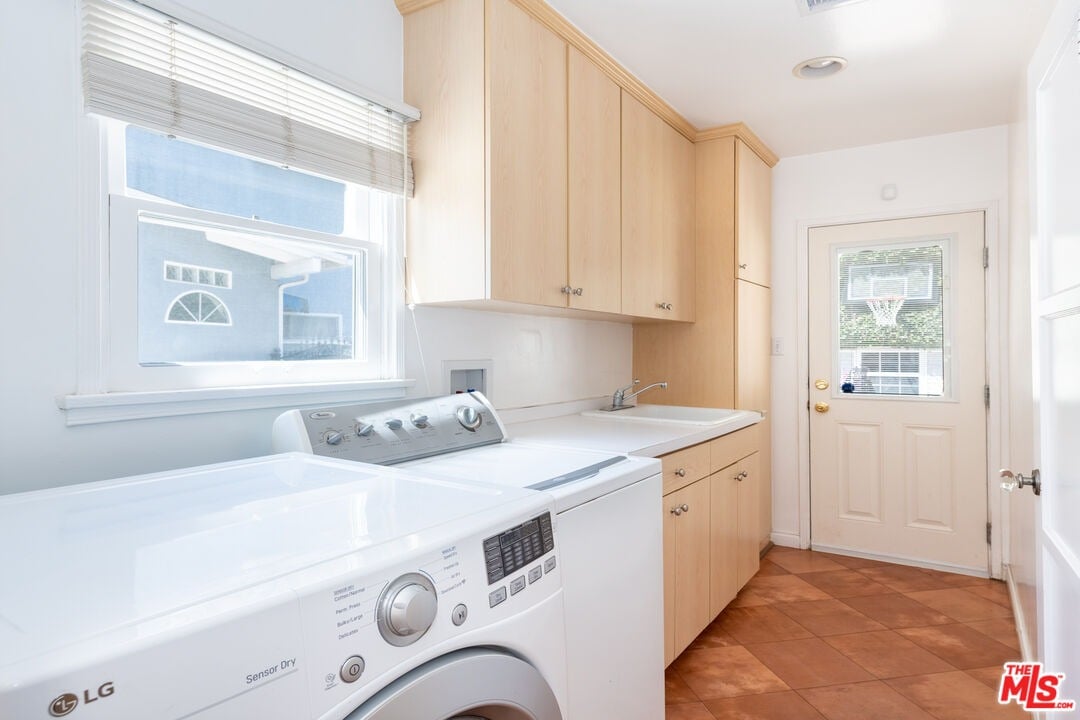 1455 S Roxbury Dr