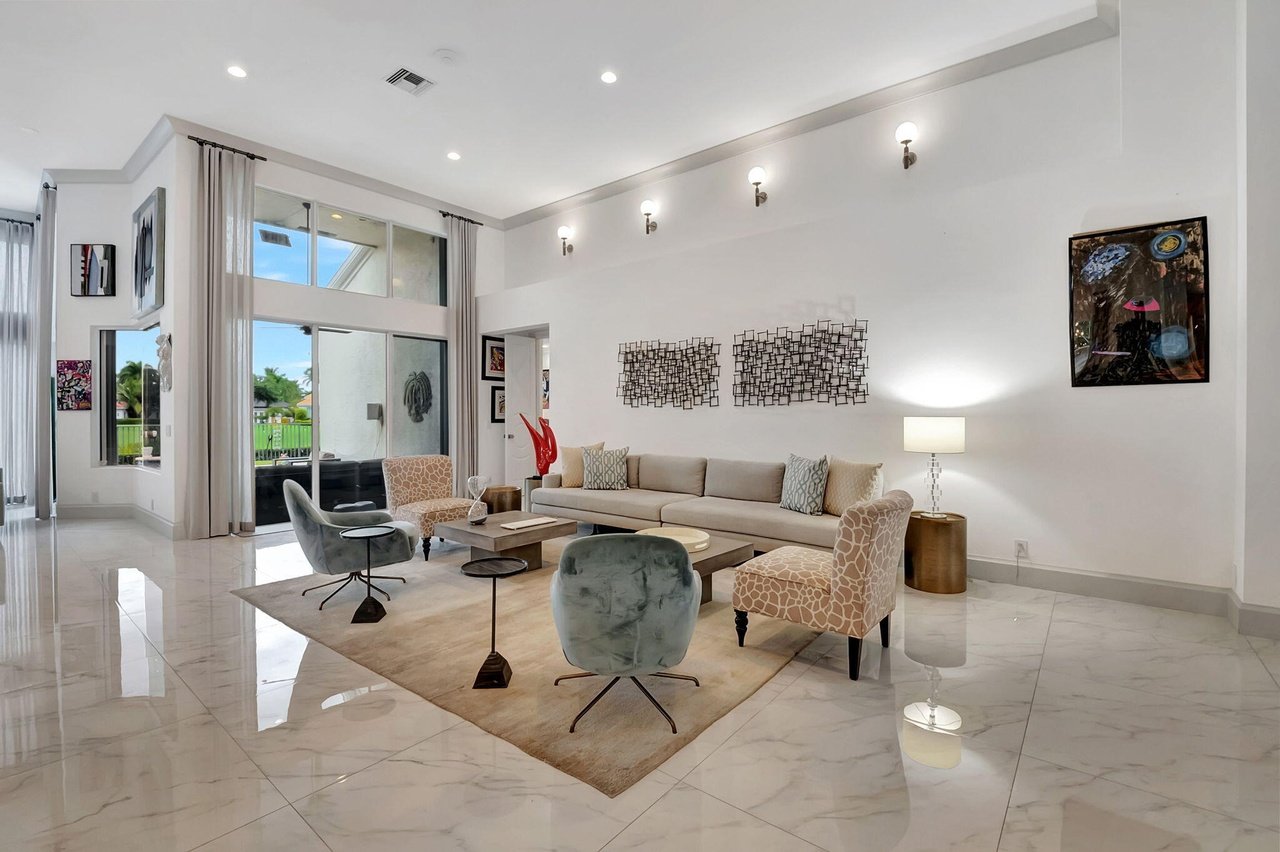 4137 NW Briarcliff Cir