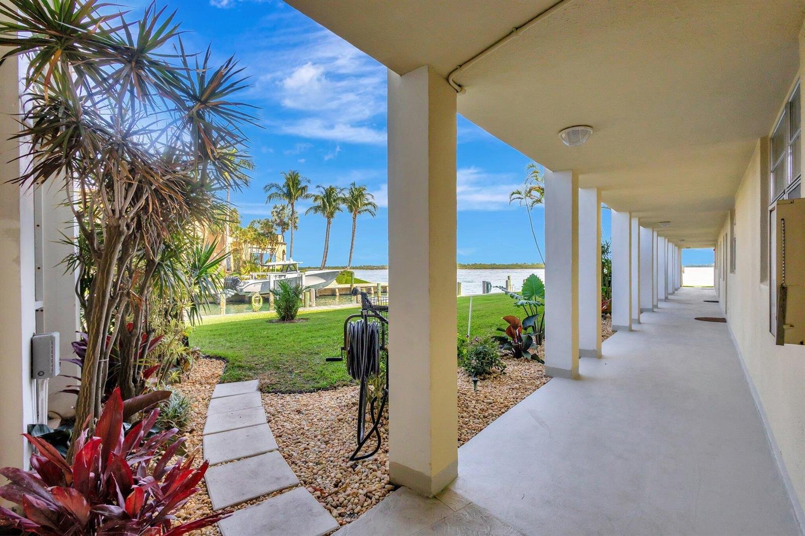105 Paradise Harbour Boulevard #109