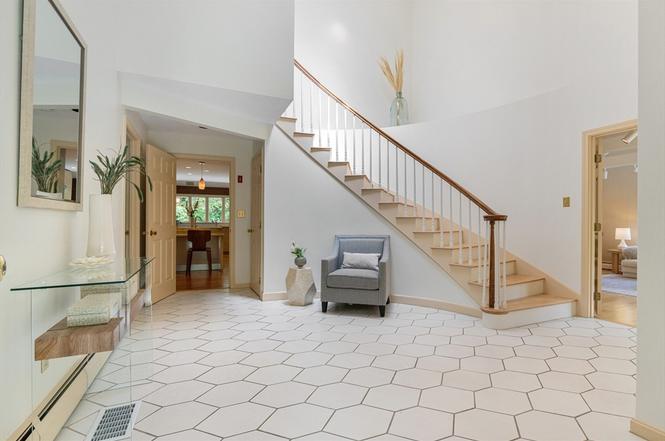 8 Kitson Park Dr
