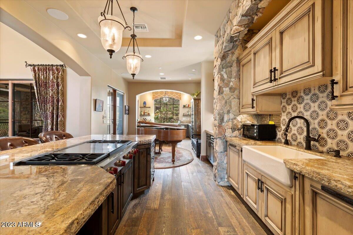 9514 E Madera Dr
