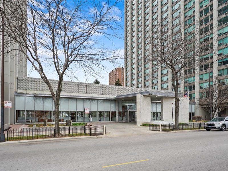 3600 N Lake Shore Dr #207, Chicago, IL 60613