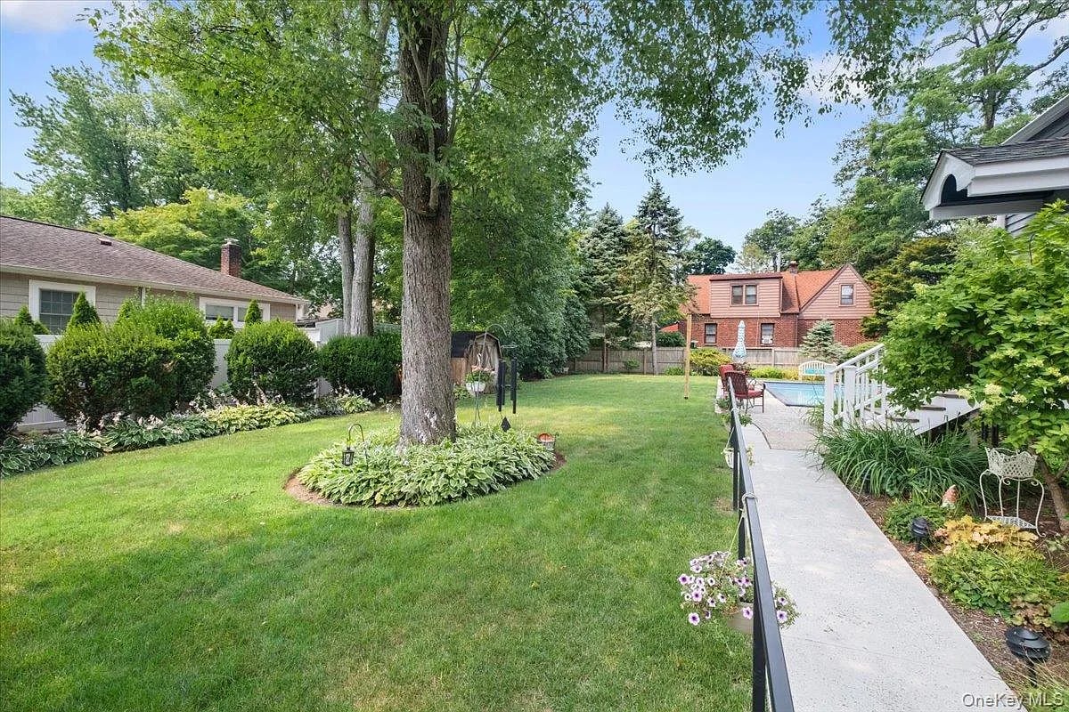 651 Secor Rd