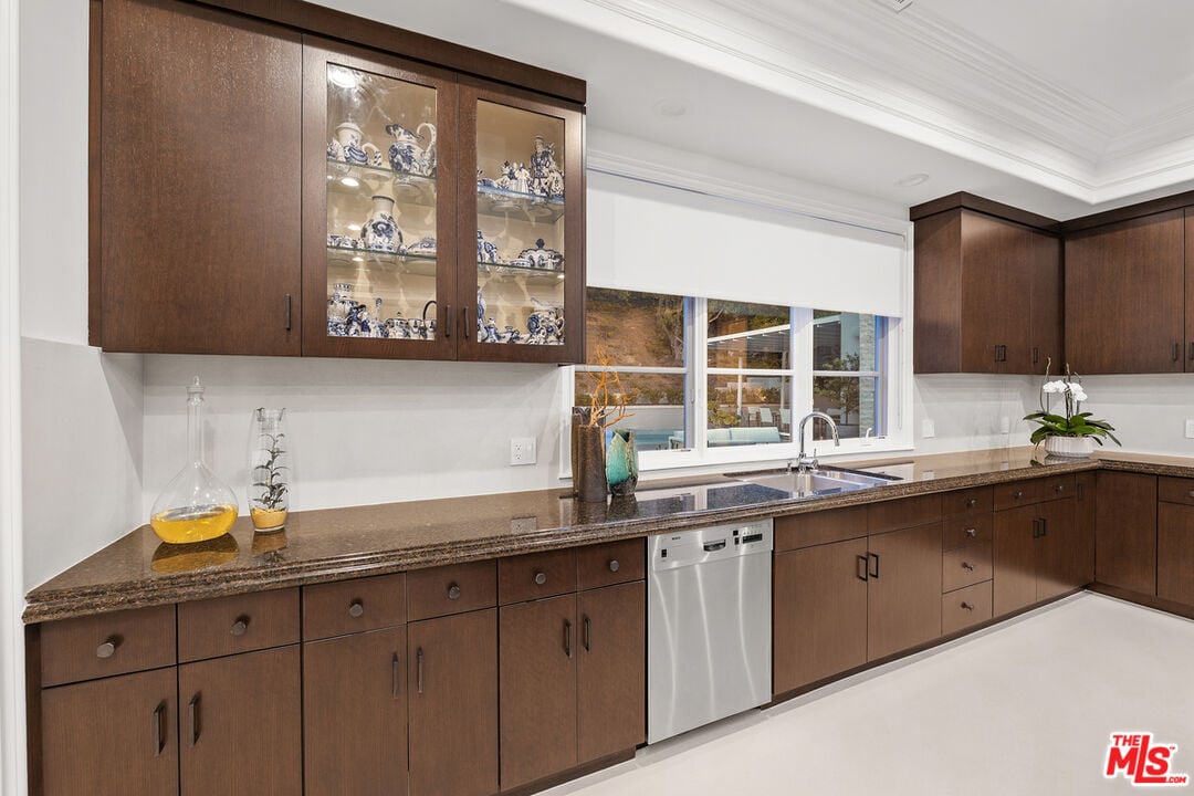 Ivory Arcadia, Martin Lane, 90210