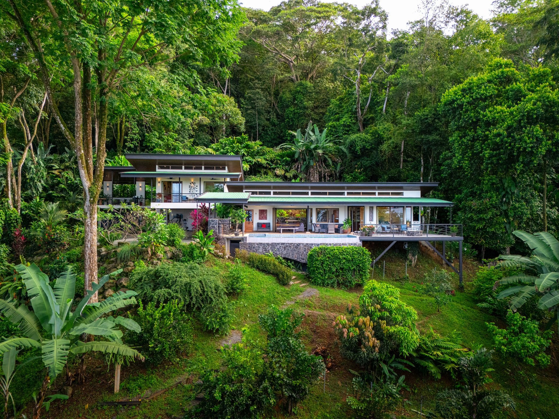 Casa Meraki: Modern Tropical Living with Whale’s Tail Views in Uvita