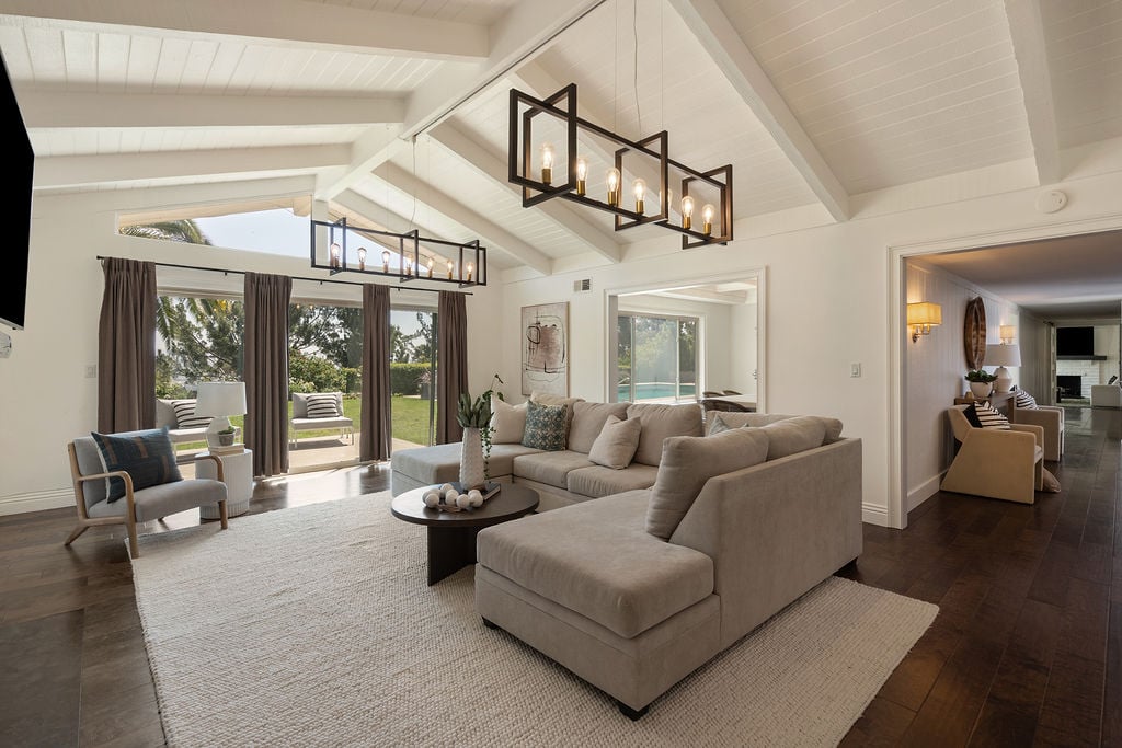 11042 Hunting Horn Drive, North Tustin, CA 