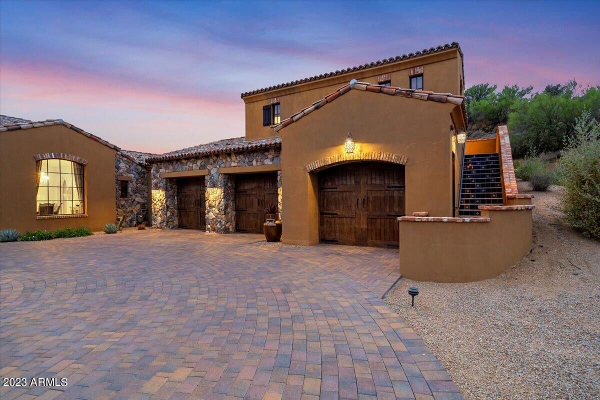 9514 E Madera Dr