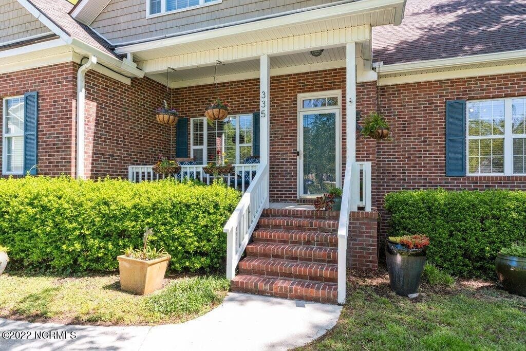 335 Windsong Rd